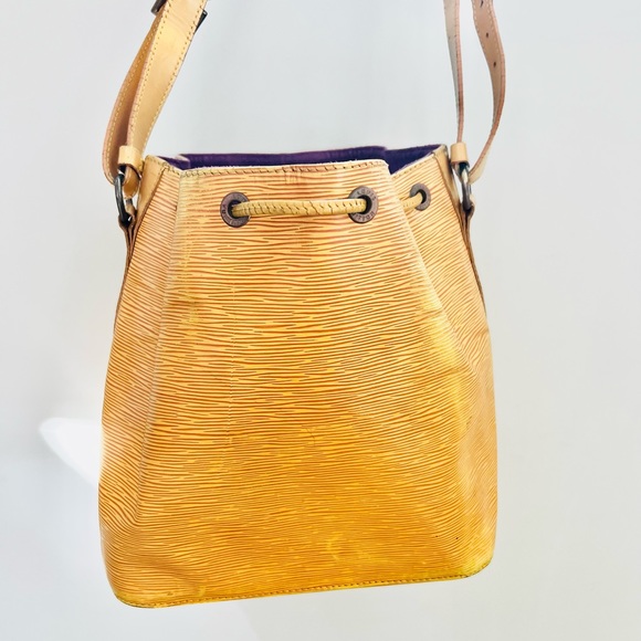 Louis Vuitton Handbags - Pre loved Louis Vuitton.